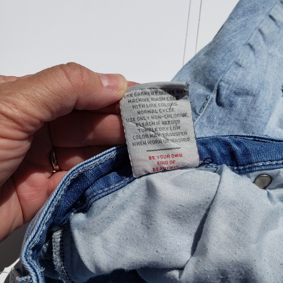 Torrid Womens Jean Shorts Size 18 Distressed Blue Denim Cotton Stretch Mid Rise - Picture 5 of 5